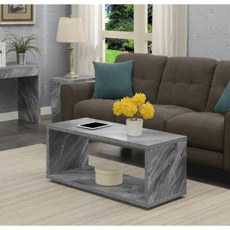 Table basse avec étagères