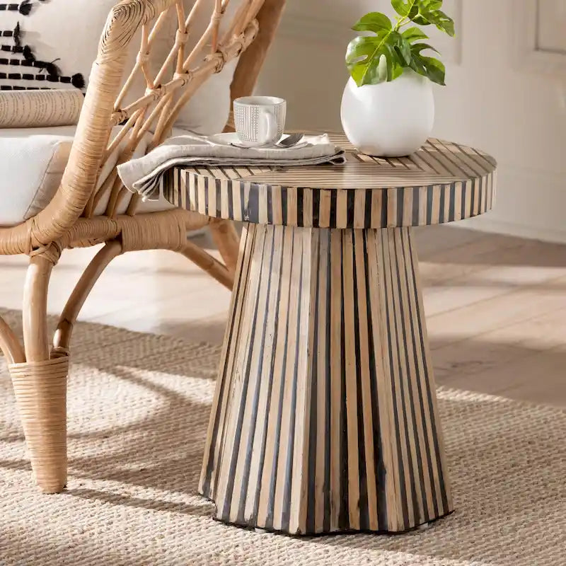 Table d'appoint bicolore moderne bohème en bambou aux tons naturels et marron foncé