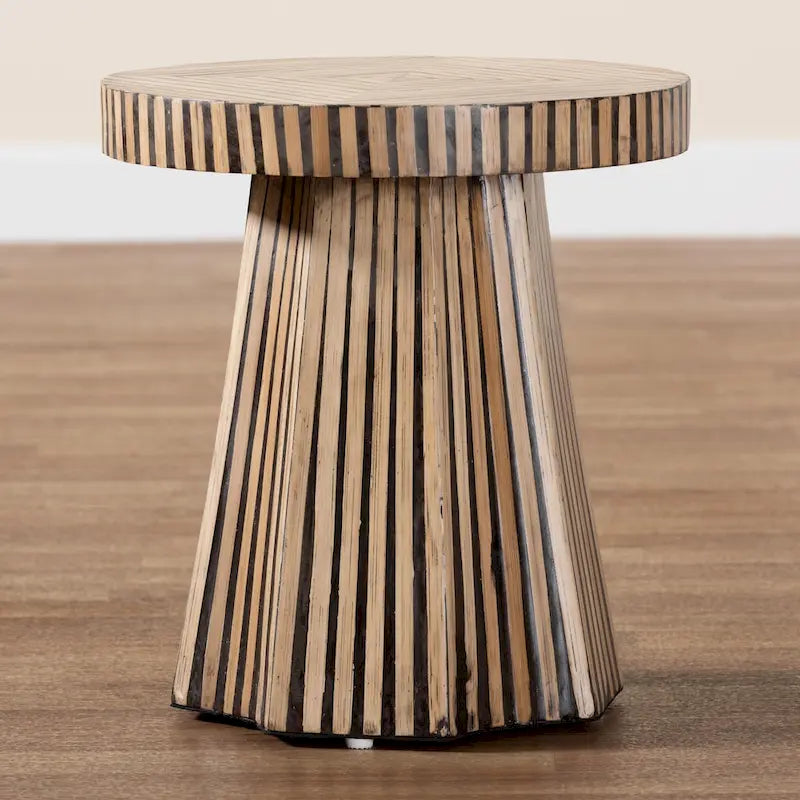 Table d'appoint bicolore moderne bohème en bambou aux tons naturels et marron foncé