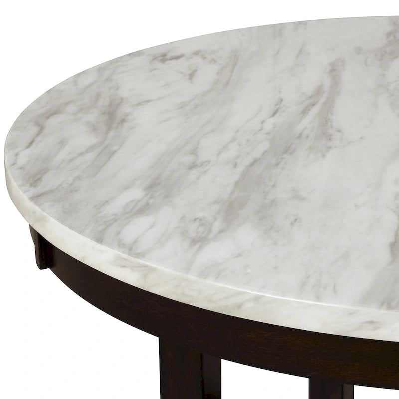 Table de salle à manger ronde de 47 pouces avec un plateau imitation marbre, blanc et marron.